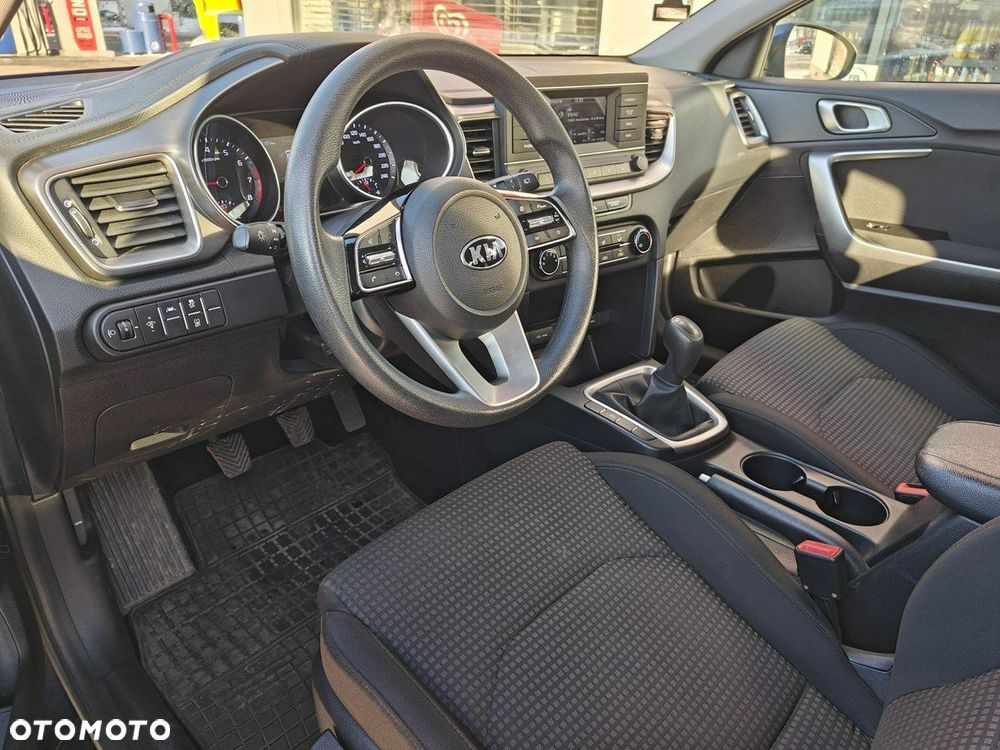 Kia Ceed - 9