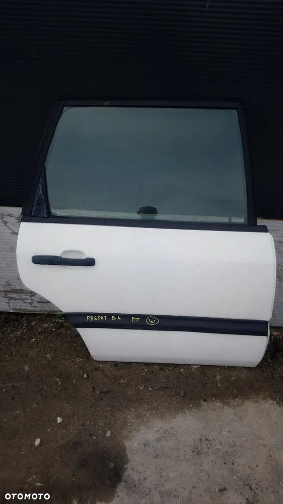 DRZWI PASSAT B4 PRAWY TYŁ - 1