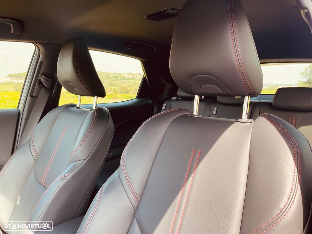 Lexus LBX Elegant - 11