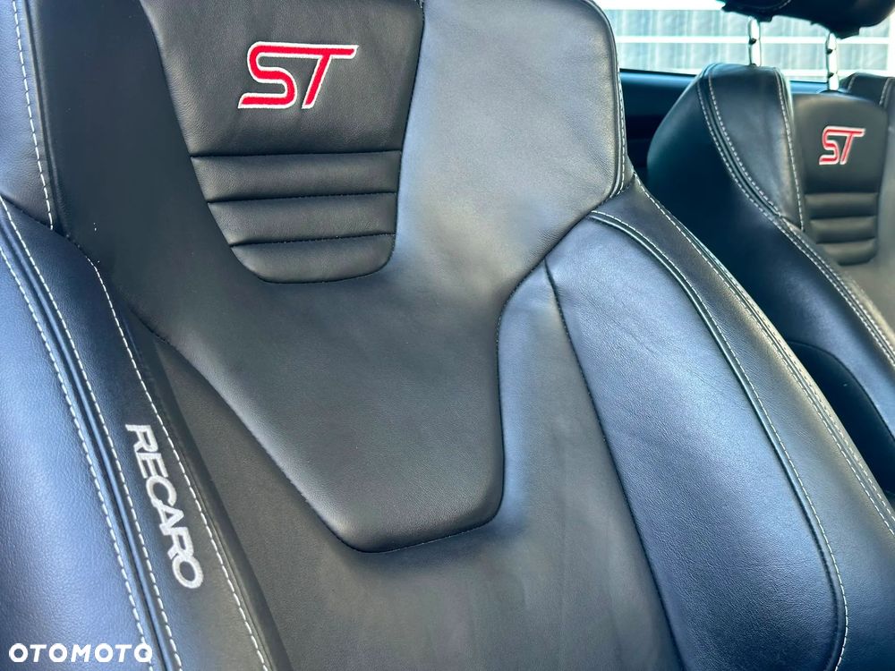 Ford Focus 2.0 EcoBoost ST mit Leder-Sport-Paket - 24