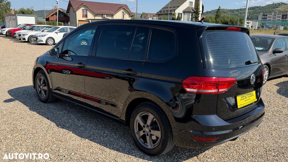 Volkswagen Touran - 10