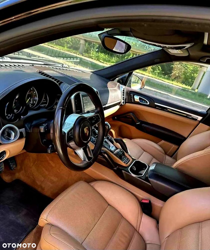Porsche Cayenne - 23