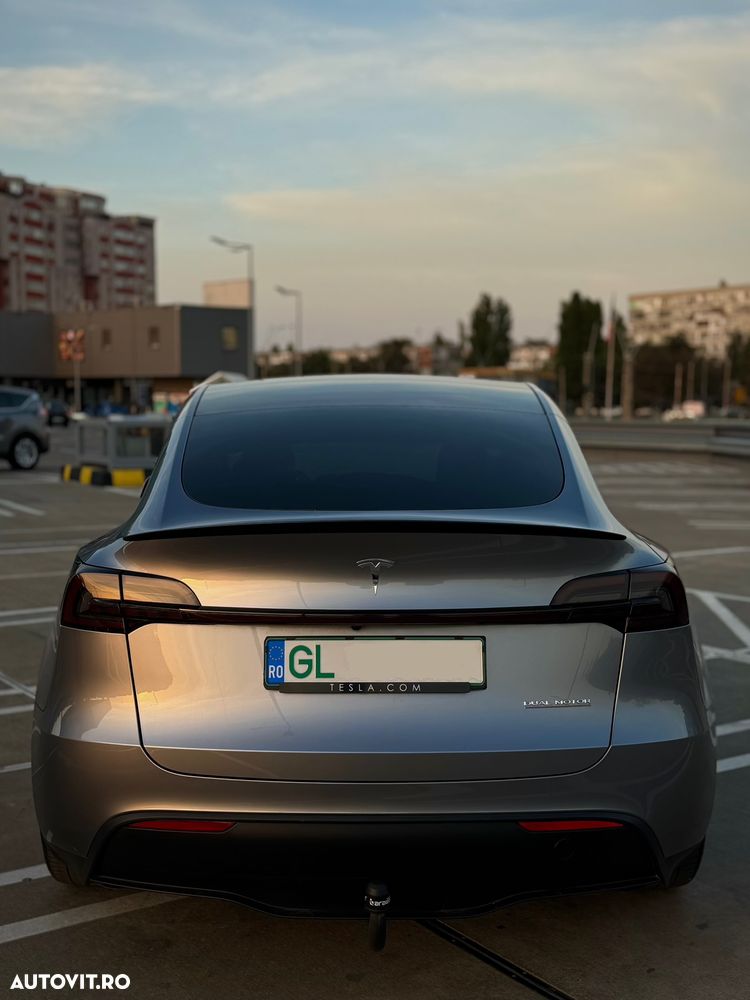 Tesla Model Y - 3
