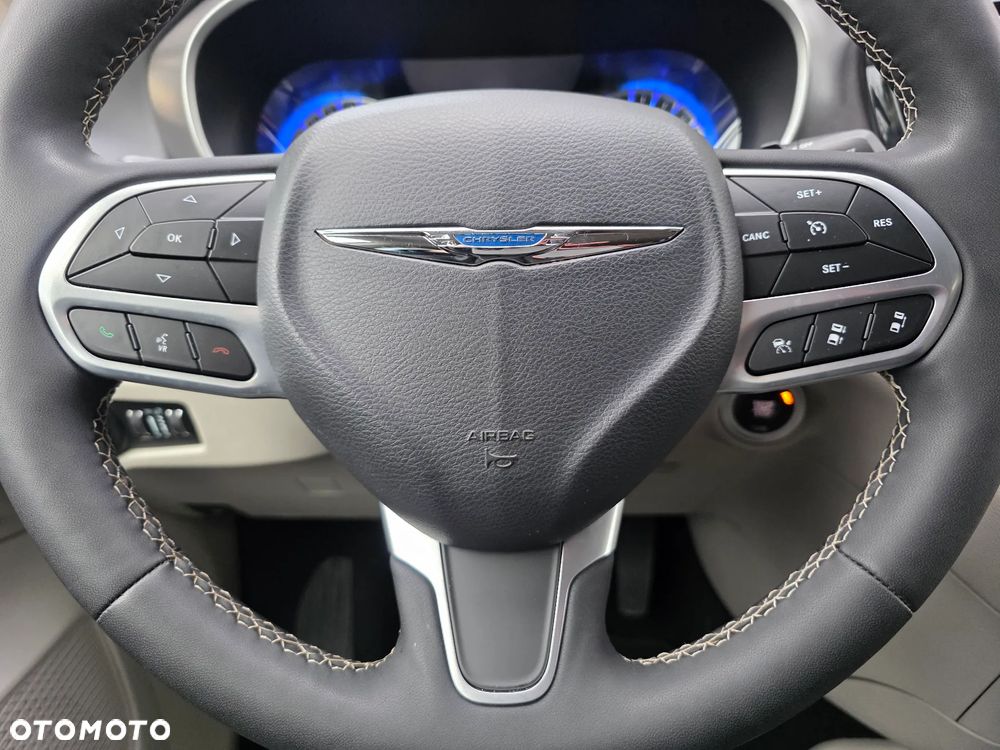 Chrysler Pacifica - 18