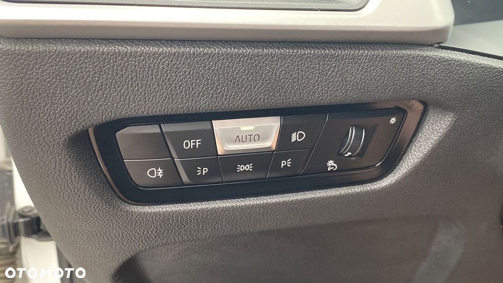 BMW Seria 3 318i Advantage - 22