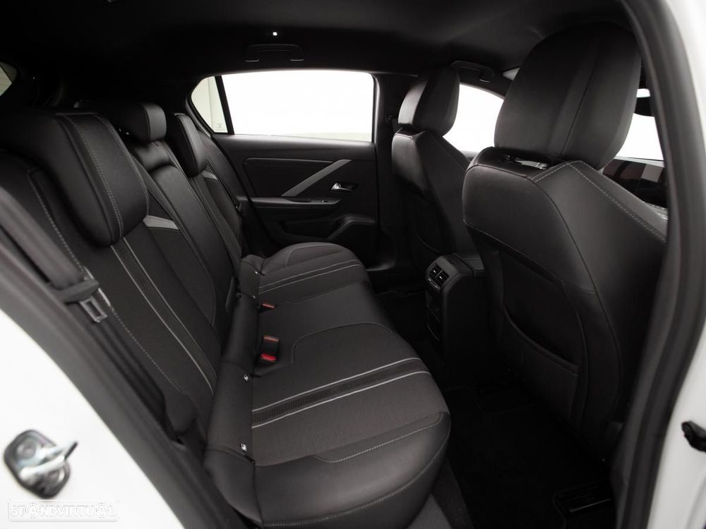 Opel Astra 1.2 T Elegance Aut. - 11