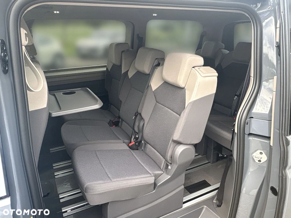 Volkswagen Multivan - 12