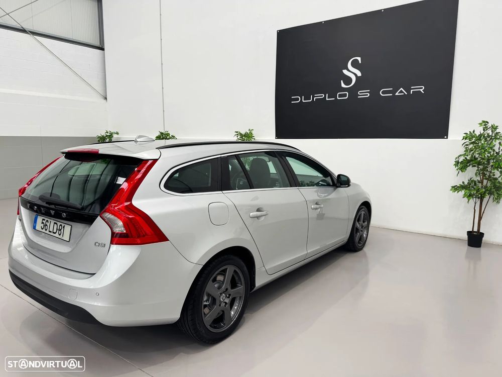Volvo V60 2.0 D3 Momentum - 11