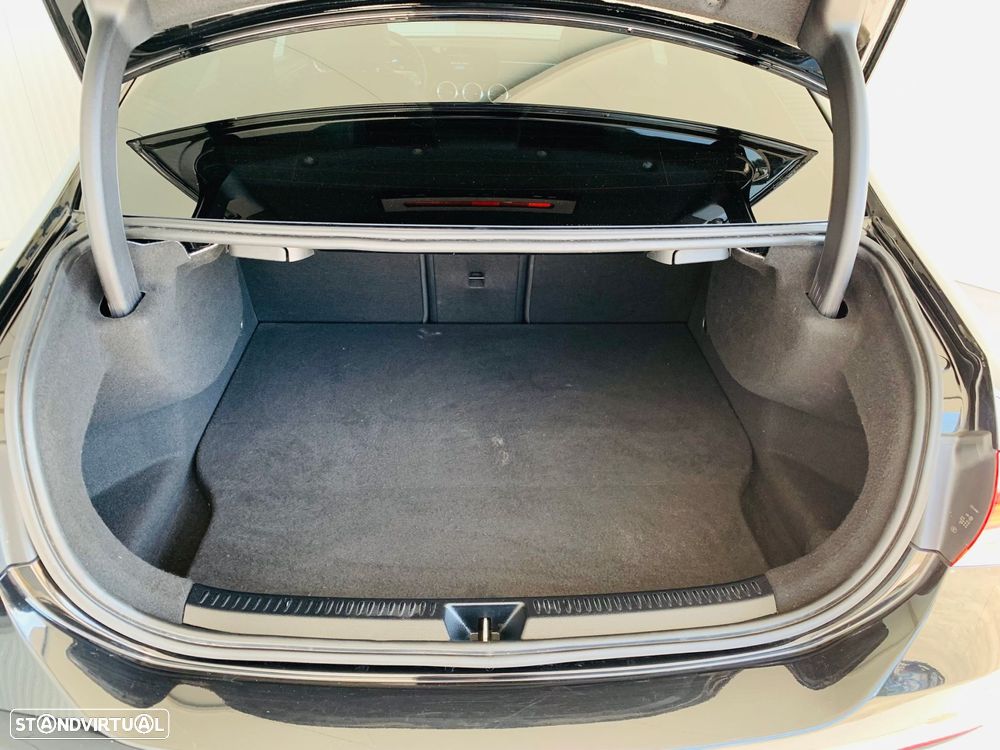 Mercedes-Benz A 250 Limousine e AMG Line - 45