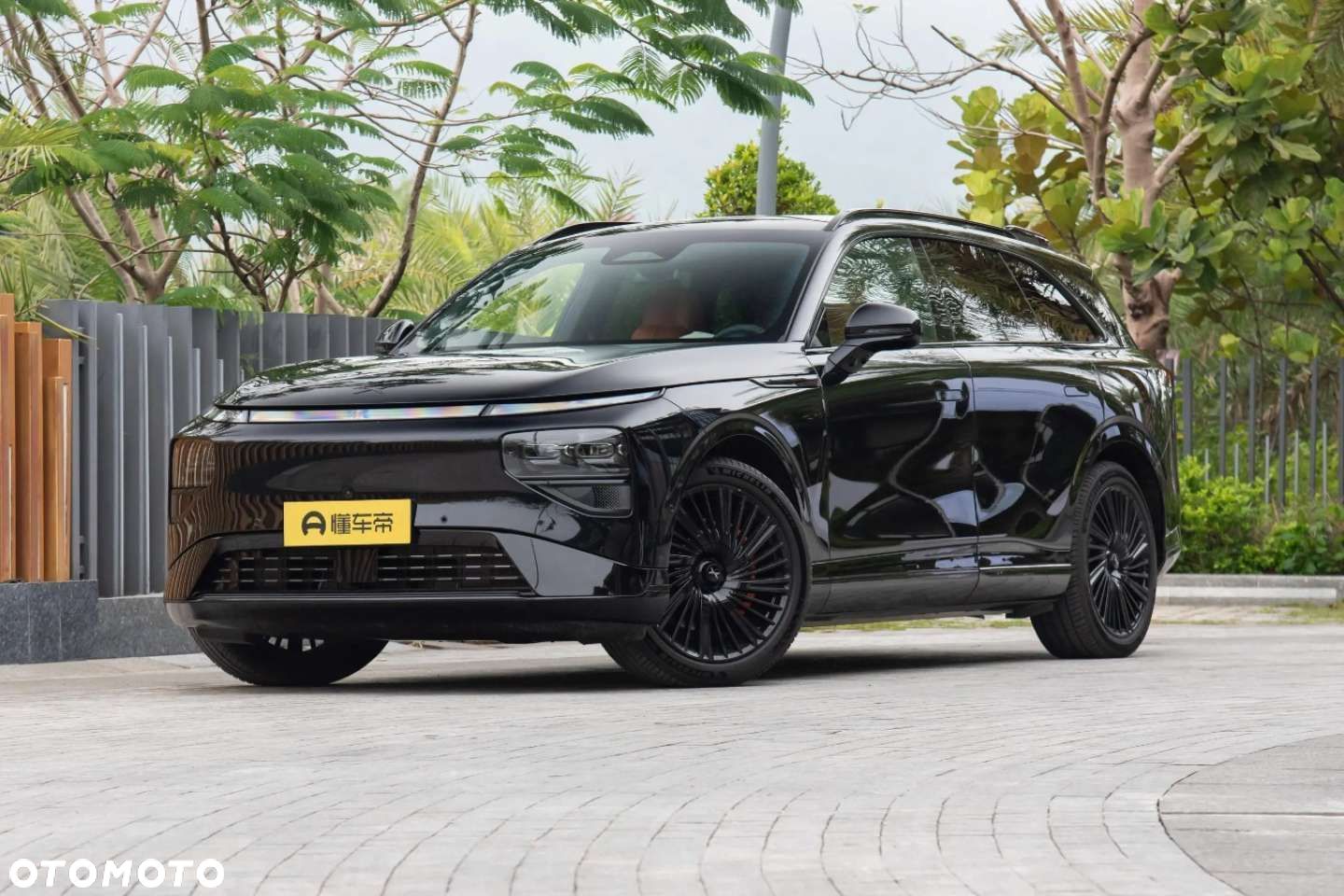 XPeng G9 - 1