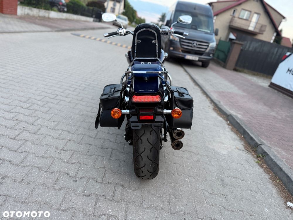 Suzuki Intruder - 14
