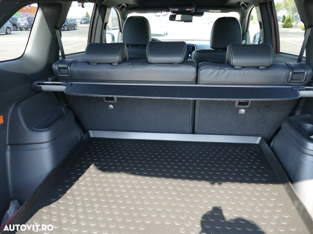 Mitsubishi Outlander PHEV 2.4 L 4X4 Instyle - 14