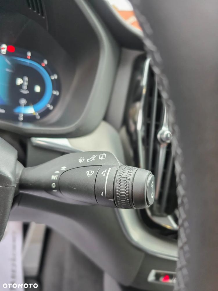 Volvo XC 60 B4 D AWD Plus Dark - 31