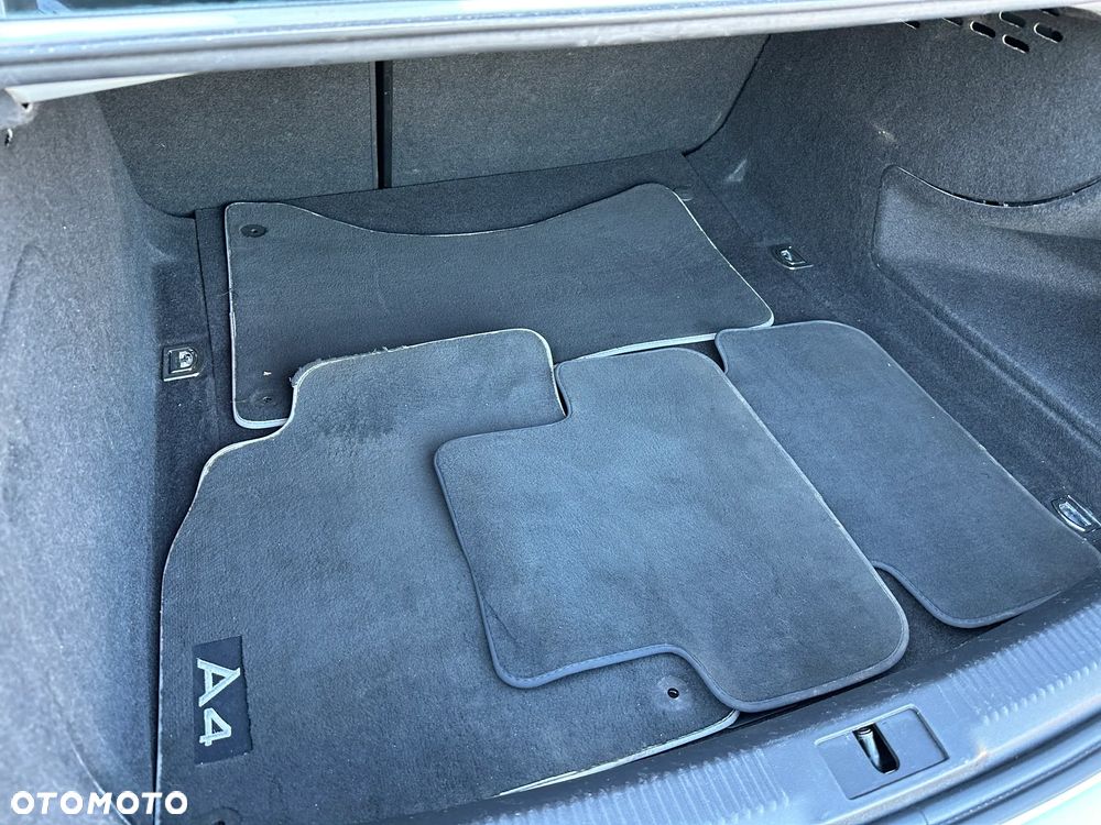 Audi A4 Limousine - 27