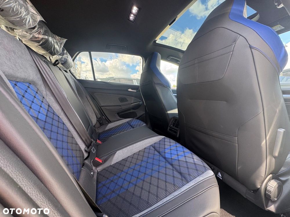 Volkswagen Golf - 8