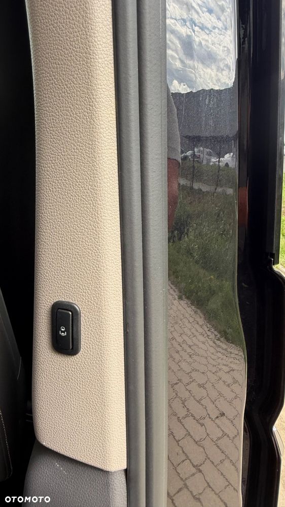 Volkswagen Multivan - 34