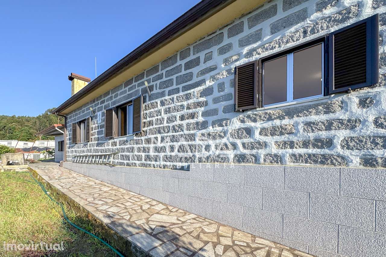 Moradia T2 individual c/480m2 de terreno e anexos em Escudeiros, Braga - Grande imagem: 2/36