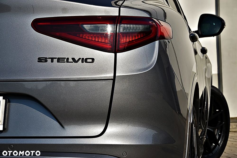 Alfa Romeo Stelvio 2.0 Turbo Veloce Q4 - 11