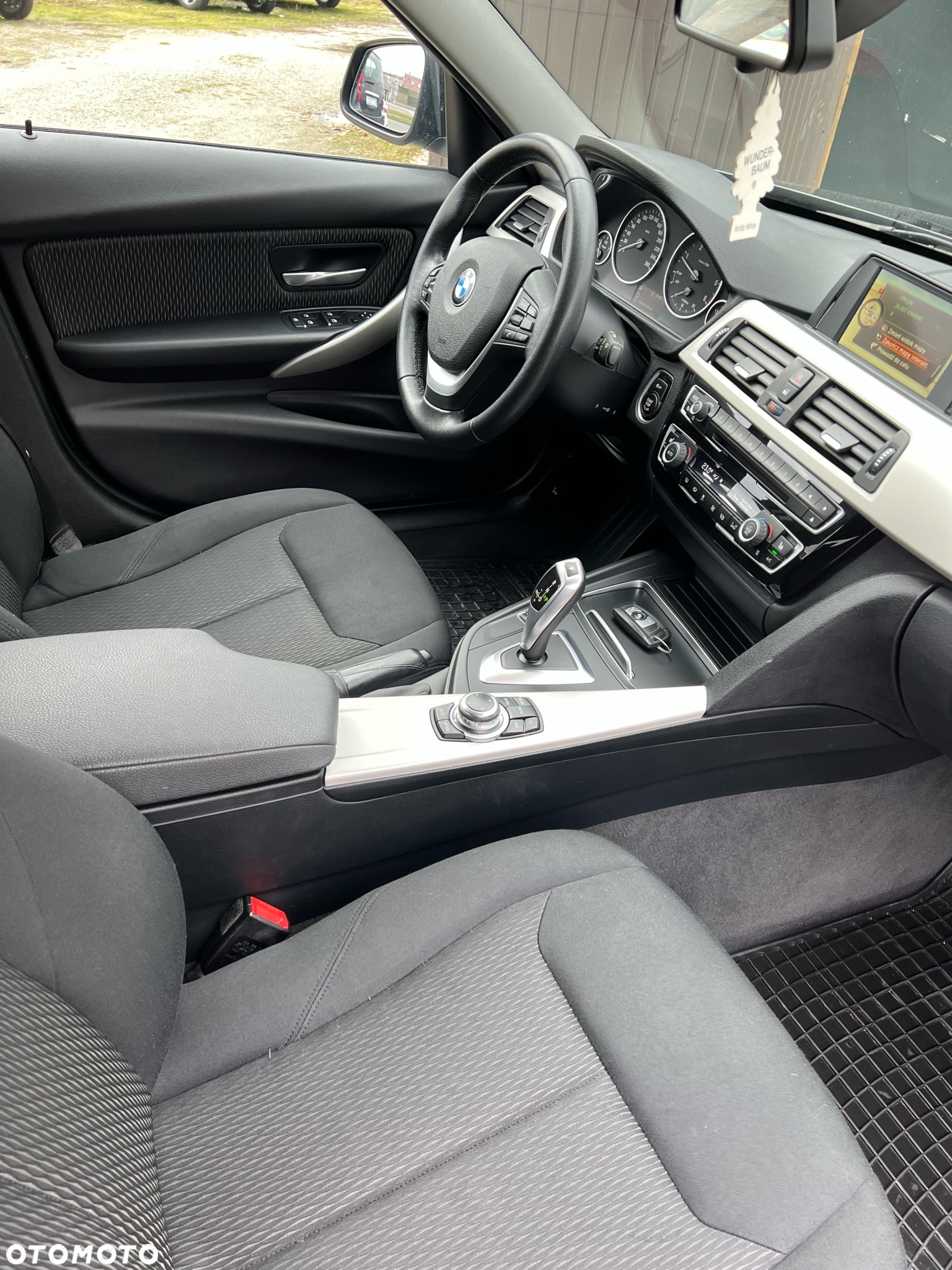 BMW Seria 3 320d Touring - 29
