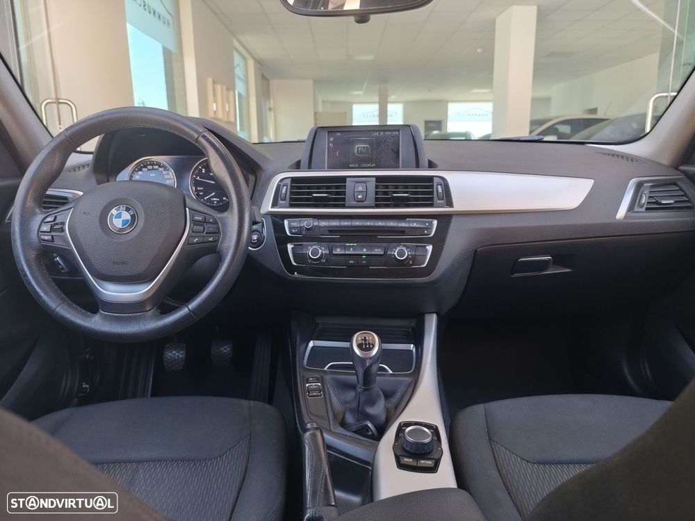 BMW 116 i Advantage — fotografia 5