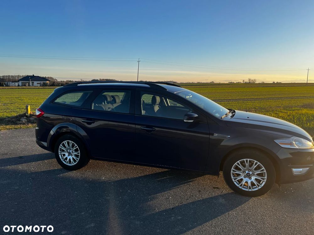 Ford Mondeo 2.0 Ambiente - 24