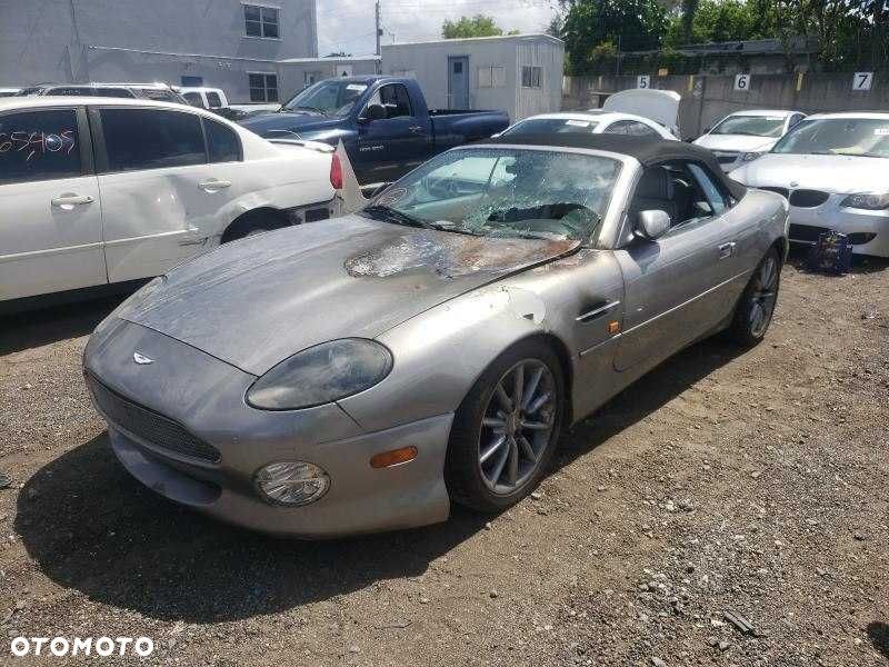 Części z Aston Martin DB7 Vantage 5.9L RWD z 2002 roku, wersja USA. - 2