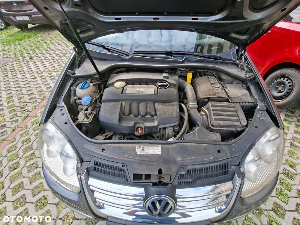 Volkswagen Jetta - 2
