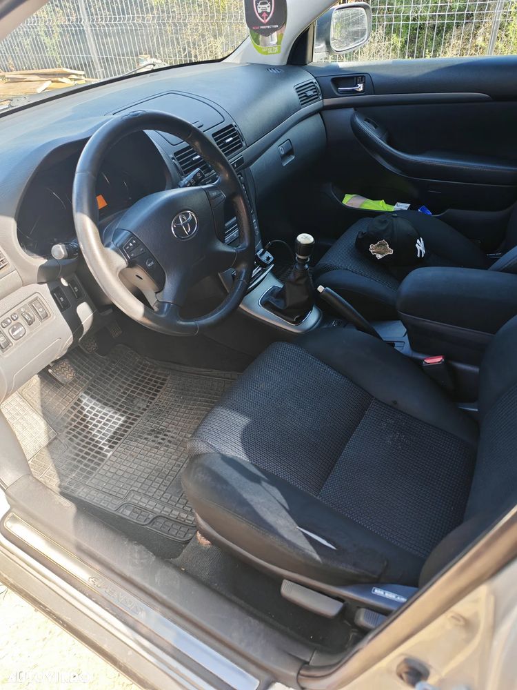 Toyota Avensis 2.0 D-4D Station Executive - 7