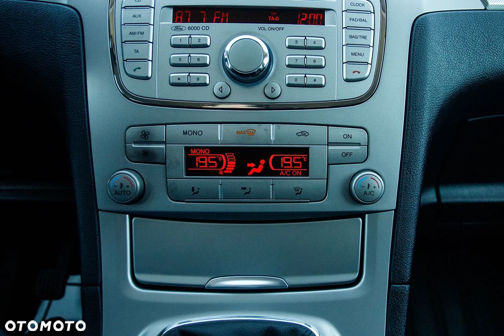 Ford S-Max 2.0 FF Titanium - 19