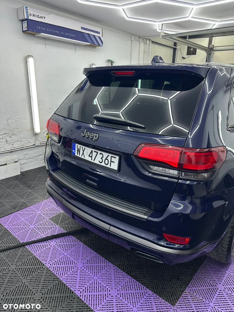 Jeep Grand Cherokee - 12