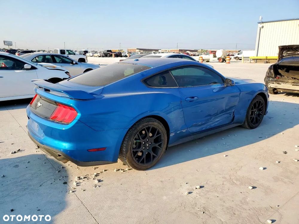 Ford Mustang - 4