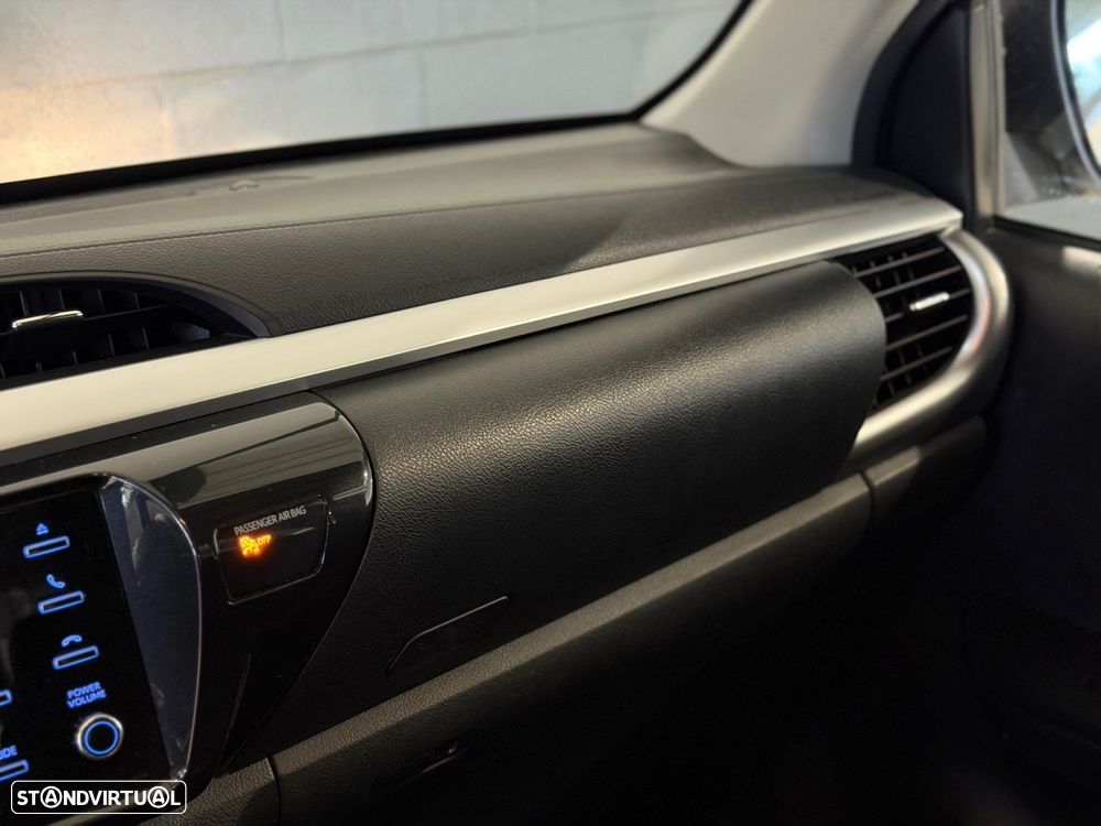 Toyota Hilux 2.4 D-4D CD 5L - 17