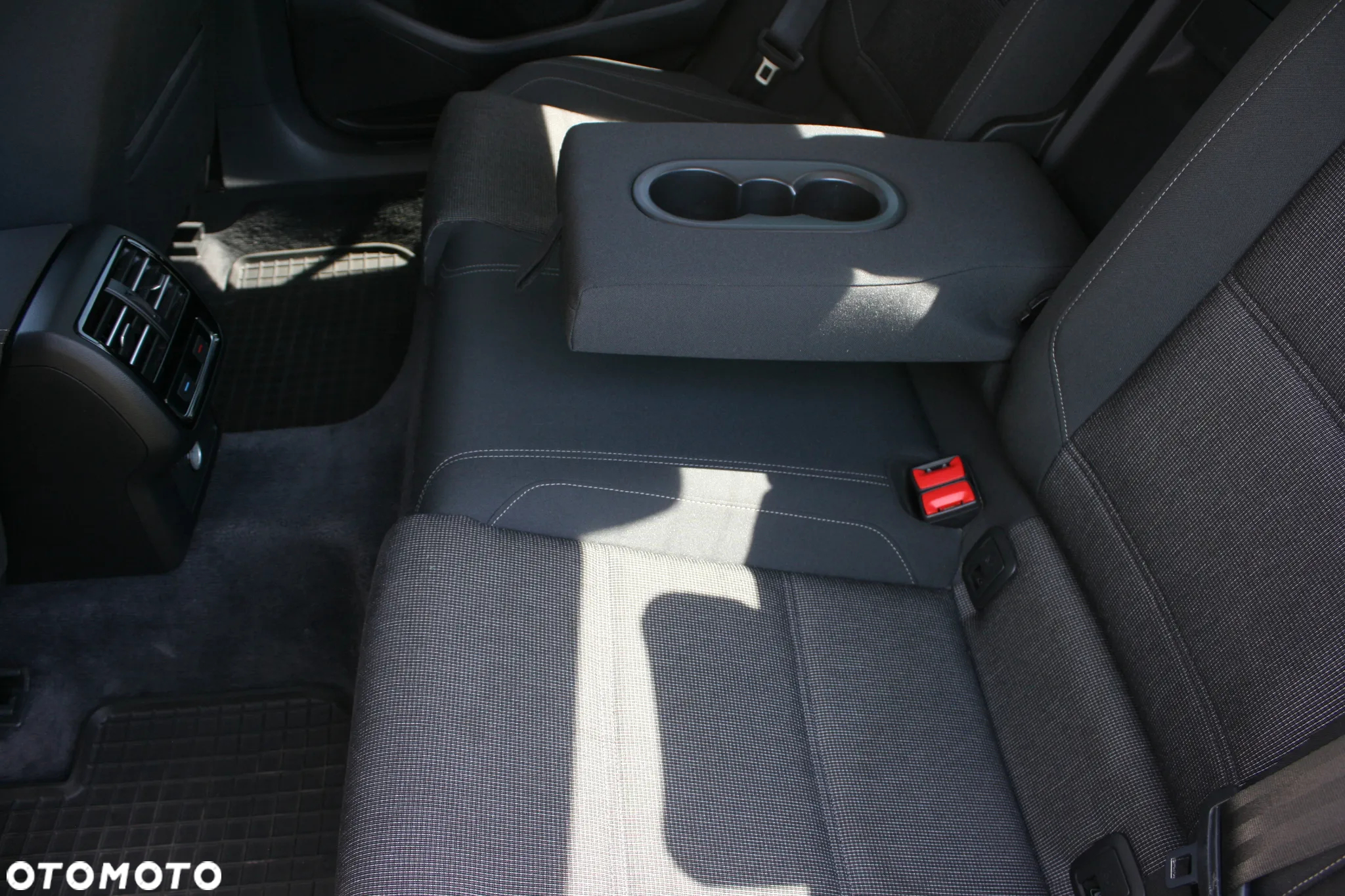 Volkswagen Passat 2.0 TDI Business DSG - 37