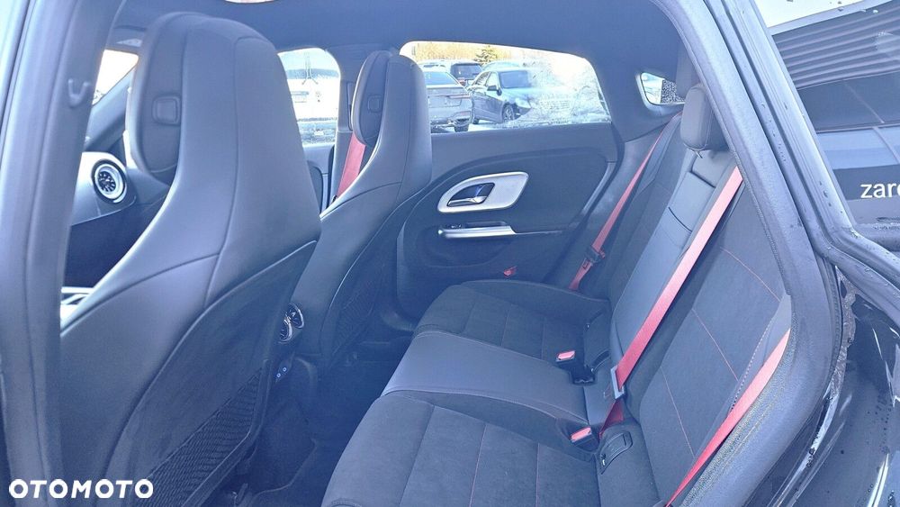 Mercedes-Benz CLA - 16