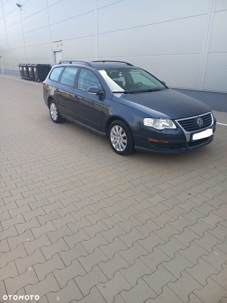 Volkswagen Passat - 1