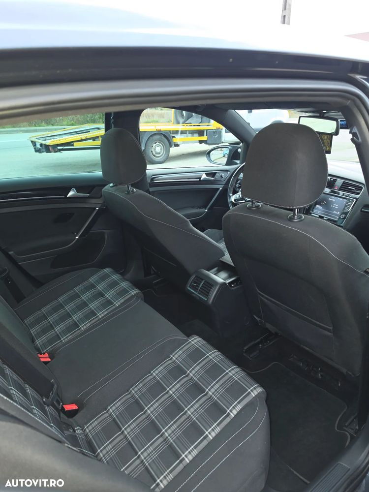 Volkswagen Golf - 5