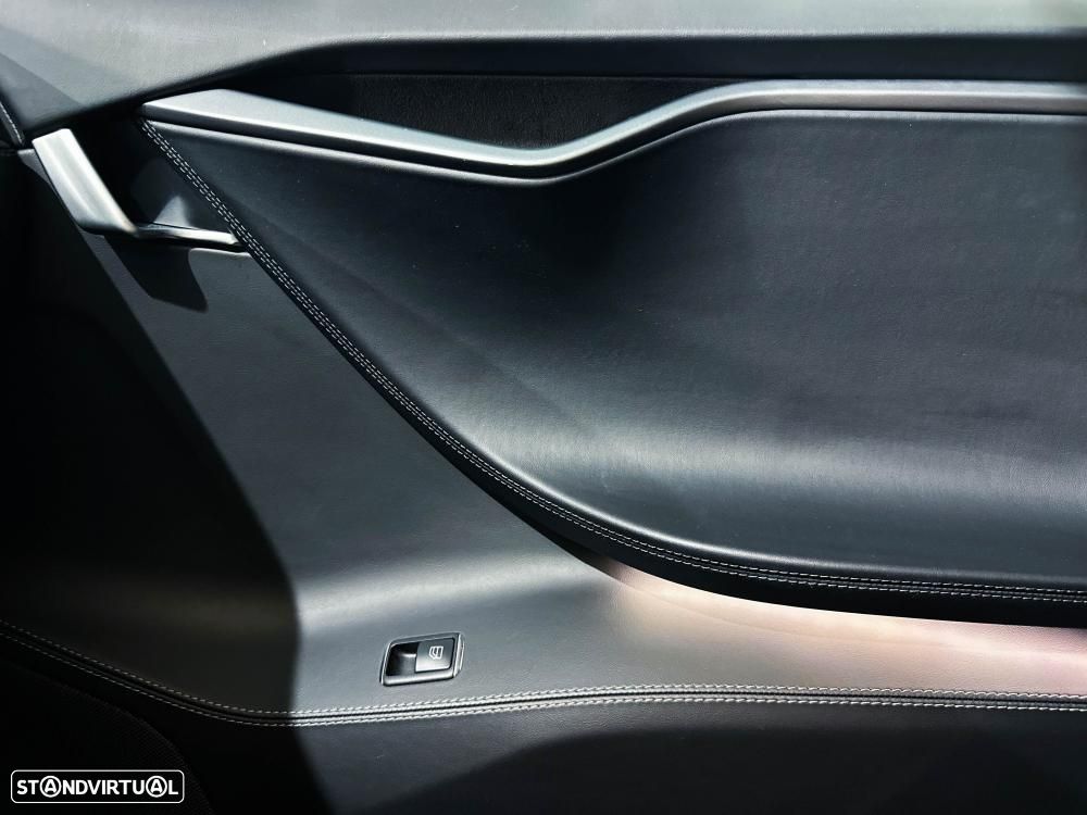 Tesla Model S Long Range AWD - 33