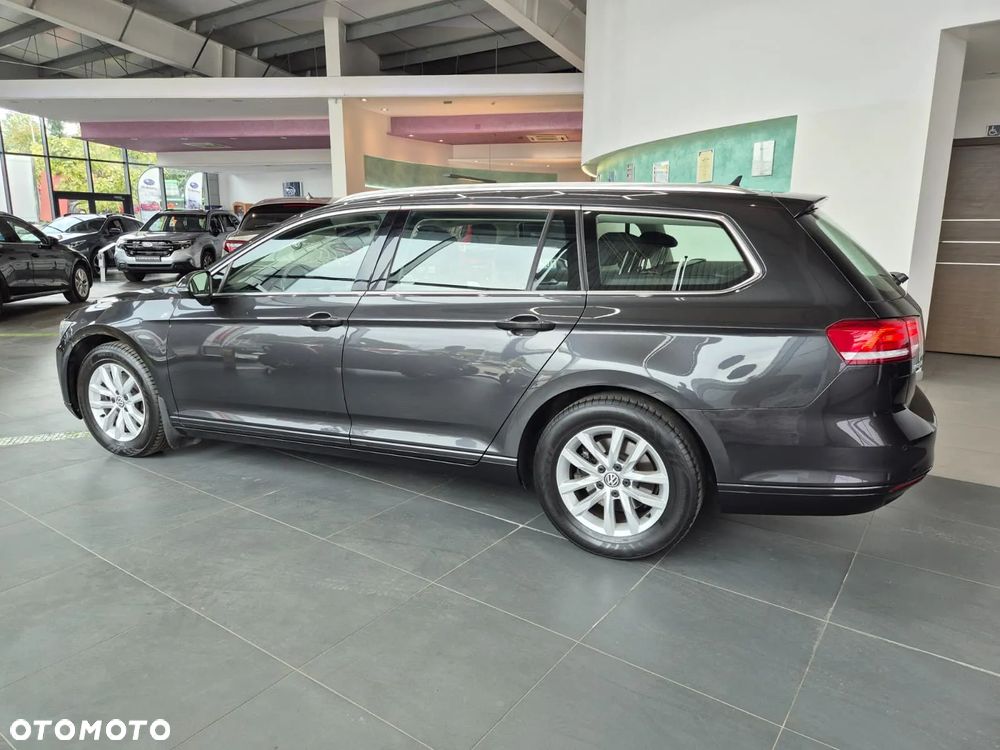 Volkswagen Passat - 12