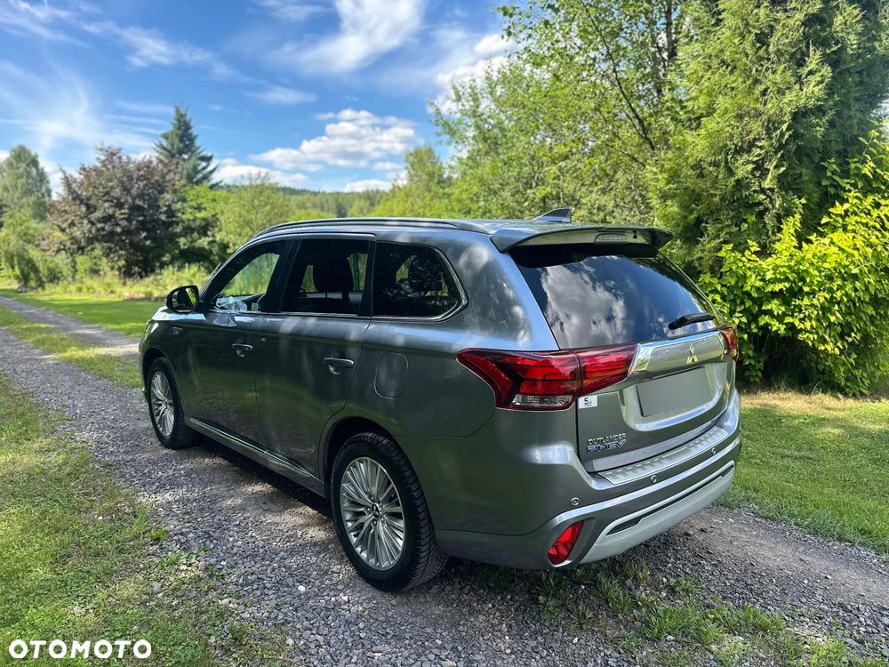 Mitsubishi Outlander Instyle NAVI + - 2