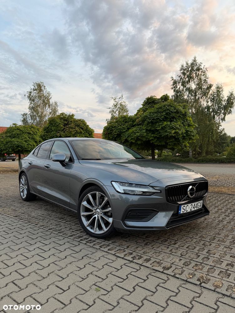 Volvo S60 T5 Momentum Pro - 1