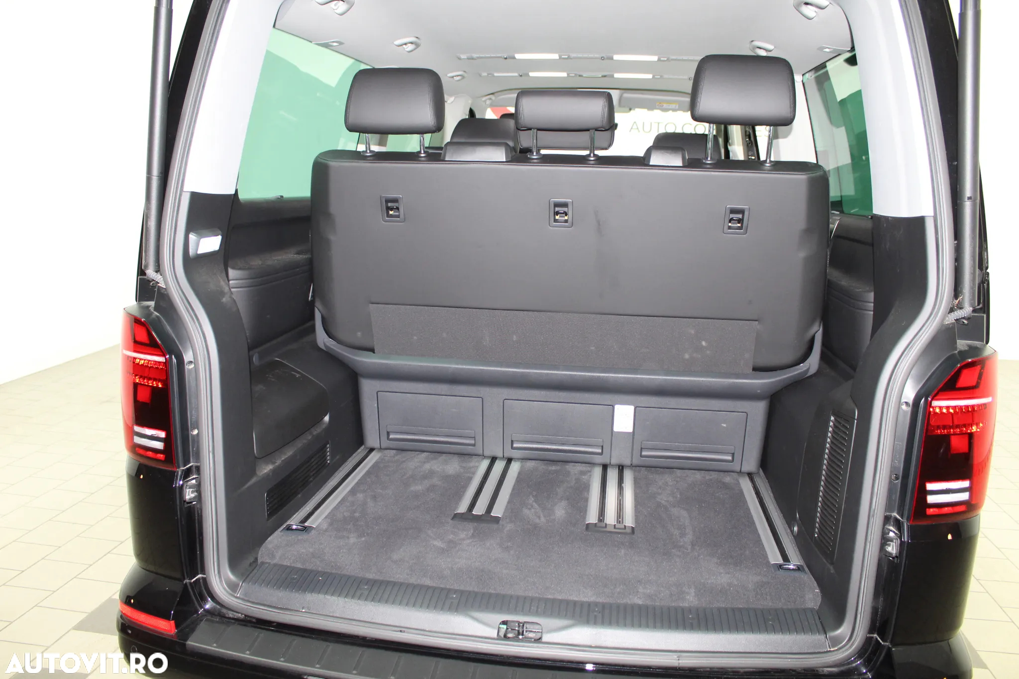 Volkswagen Multivan - 11