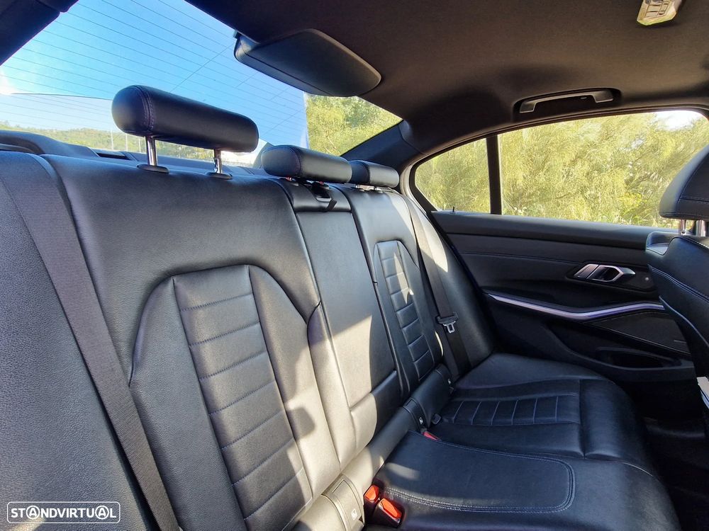 BMW 330 i Pack M Auto - 44