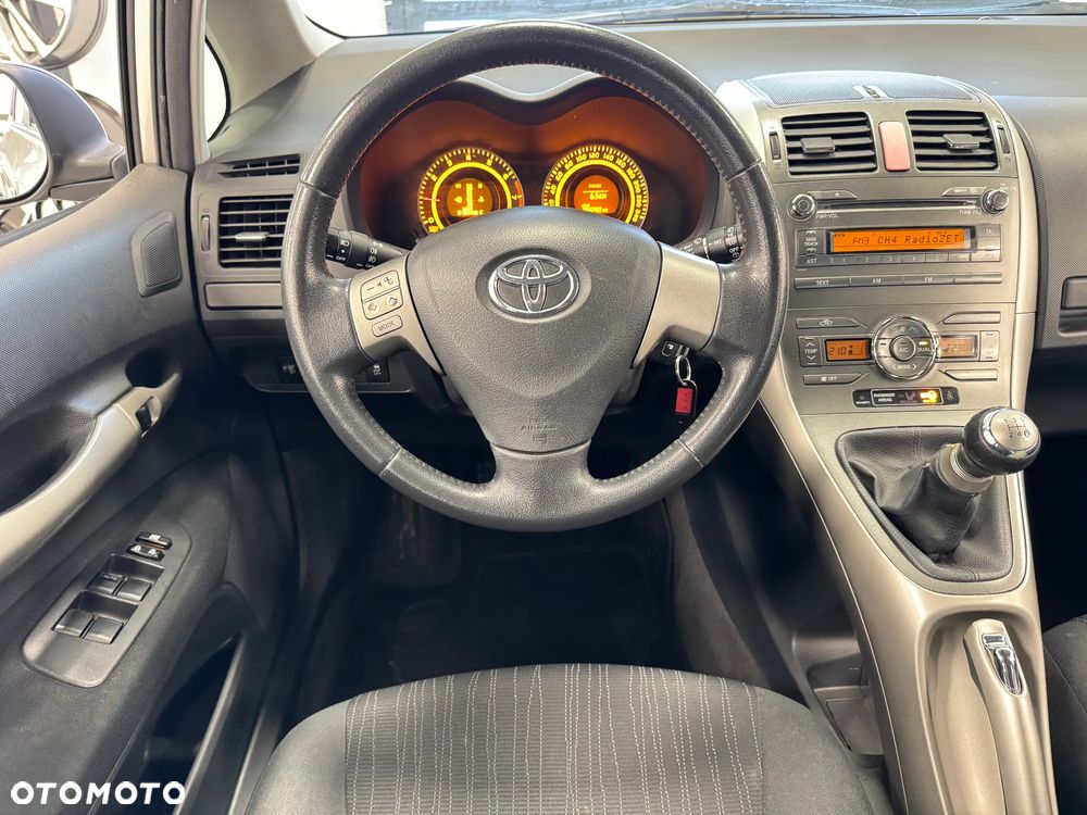 Toyota Auris 1.4 VVT-i Team - 10