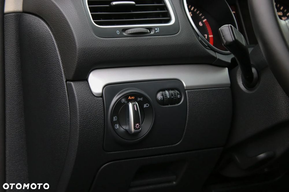 Volkswagen Golf - 34