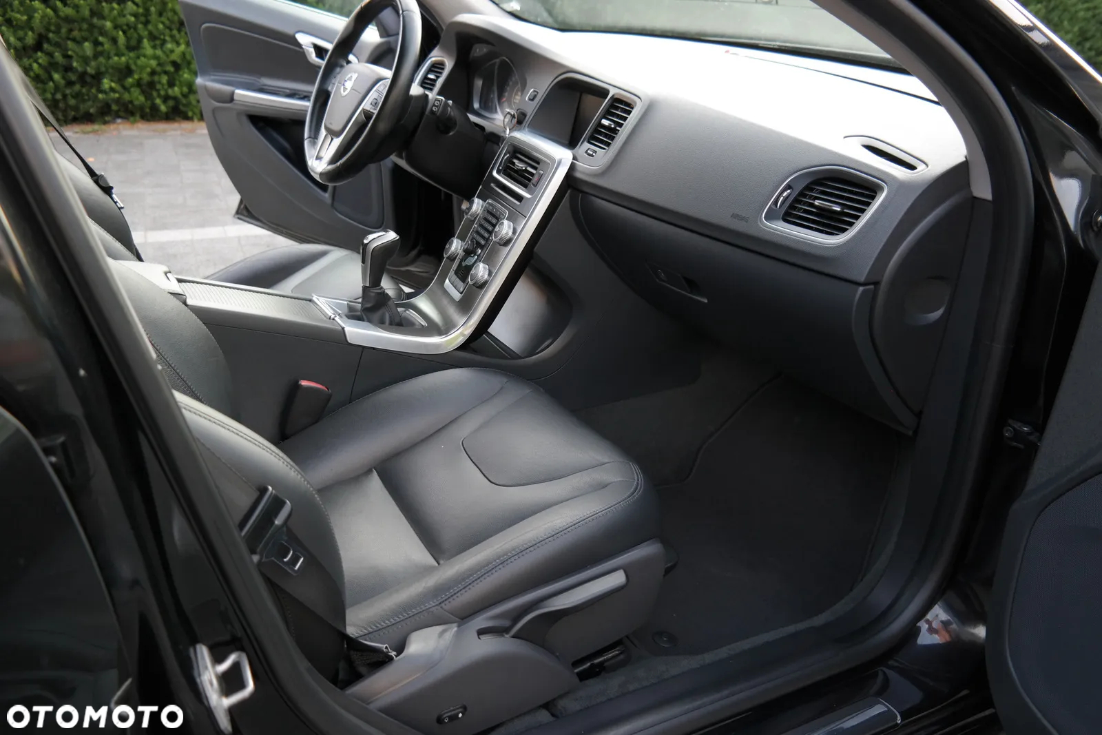 Volvo V60 D4 Drive-E R-Design Momentum - 23