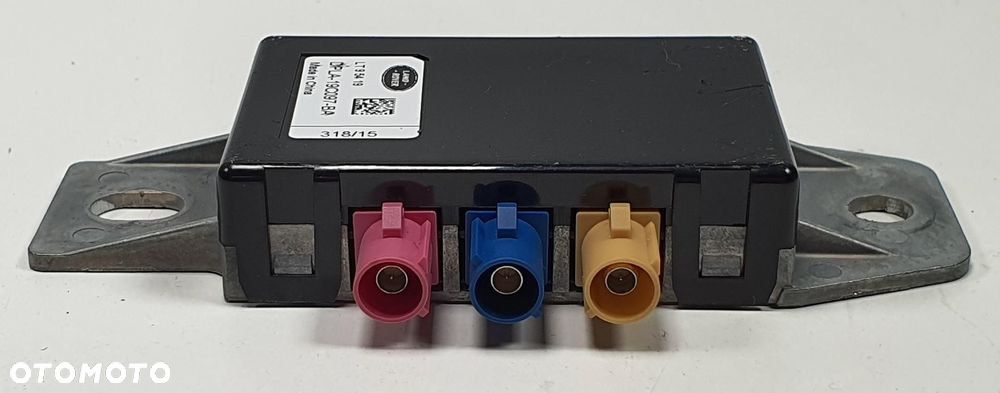 WZMACNIACZ ANTENY LAND ROVER DISCOVERY SPORT L550 - 2