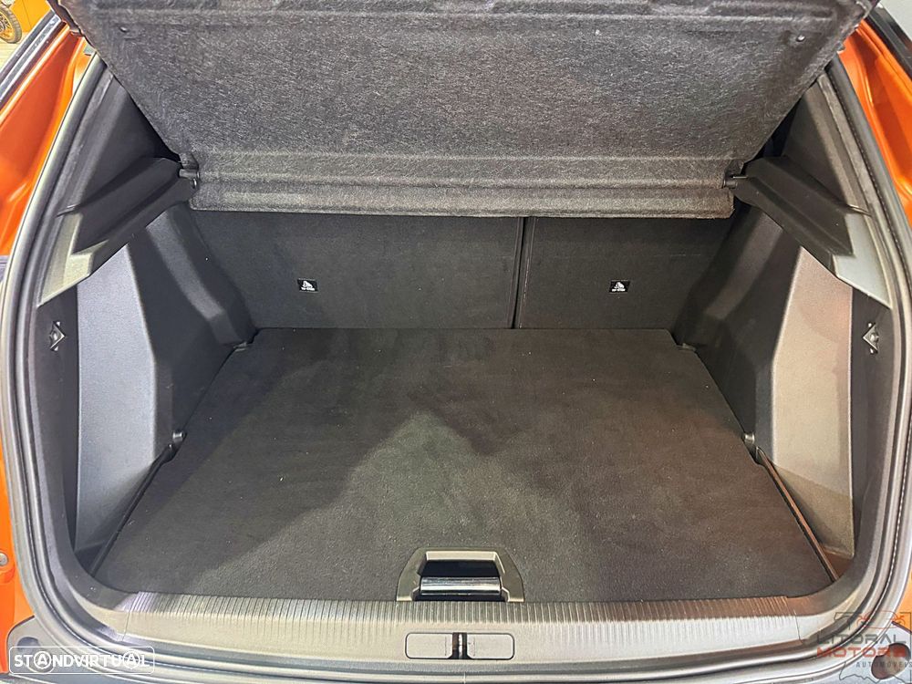 Peugeot 2008 1.2 PureTech GT EAT8 - 11