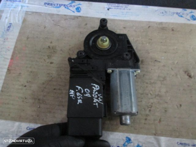 Motor Elevador Vidro 0130821695  VW PASSAT 2000 1.9TDI 115CV 5P PRETO FE - 2