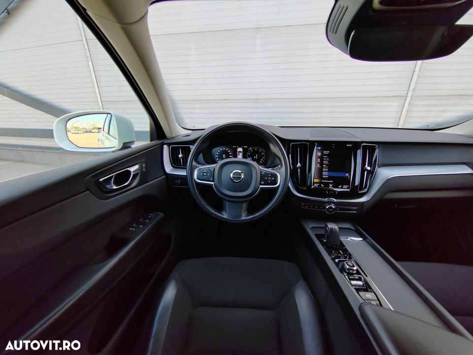 Volvo XC 60 B5 MHEV AT8 AWD Momentum Pro - 20