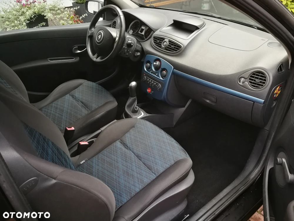 Renault Clio 1.2 16V 75 Expression - 13